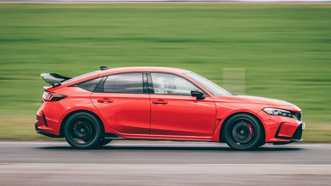 Red Honda Civic Type R Racing In Blyton, Uk Showcasing The Best Suspension For Track Days.